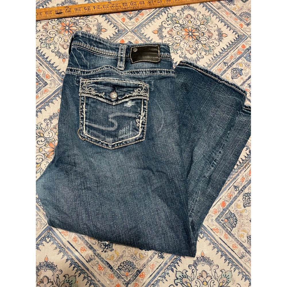 Silver Jeans Co Distressed Capri Jeans Medium Wash Embroidered Flap Pocket 20x24